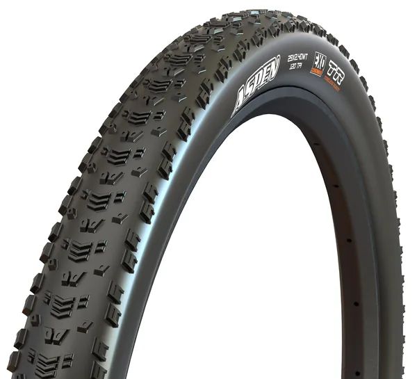 Maxxis Pace — three-quarter view