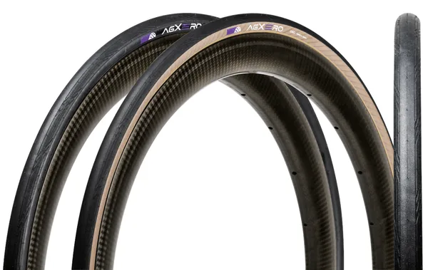 Panaracer AGXERO — three-quarter view